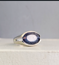 Load image into Gallery viewer, Vintage 1980s tanzanite silver ring
