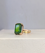 Load image into Gallery viewer, Vintage chrome Tourmaline in 9ct yellow gold.
