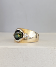 Load image into Gallery viewer, Glowing 2.05ct Australian parti sapphire &amp; diamond 9ct band c1980s
