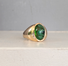 Load image into Gallery viewer, Underwater bi-colour tourmaline in 9ct rosey yellow gold
