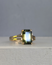 Load image into Gallery viewer, Huge 4.79ct Australian Parti sapphire in heavy 18ct yellow gold
