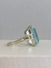 Load image into Gallery viewer, Majestic natural aquamarine ring c1950s
