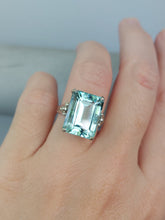 Load image into Gallery viewer, Majestic natural aquamarine ring c1950s
