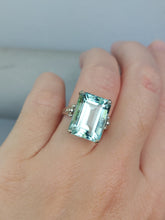 Load image into Gallery viewer, Majestic natural aquamarine ring c1950s
