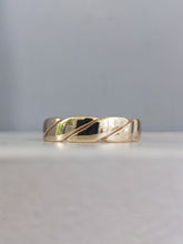 Load image into Gallery viewer, Handmade flat twist band 9ct
