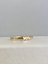 Load image into Gallery viewer, Vintage twist band 9ct yellow gold
