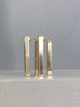 Load image into Gallery viewer, Italian Unoarerre Rectangular hoops 9ct gold
