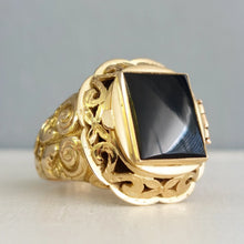 Load image into Gallery viewer, Secret compartment/poison ring 18ct onyx
