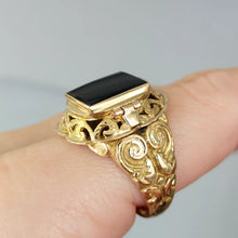 Load image into Gallery viewer, Secret compartment/poison ring 18ct onyx
