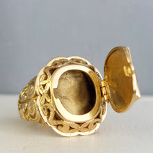 Load image into Gallery viewer, Secret compartment/poison ring 18ct onyx
