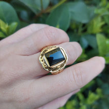 Load image into Gallery viewer, Secret compartment/poison ring 18ct onyx
