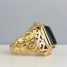 Load image into Gallery viewer, Secret compartment/poison ring 18ct onyx
