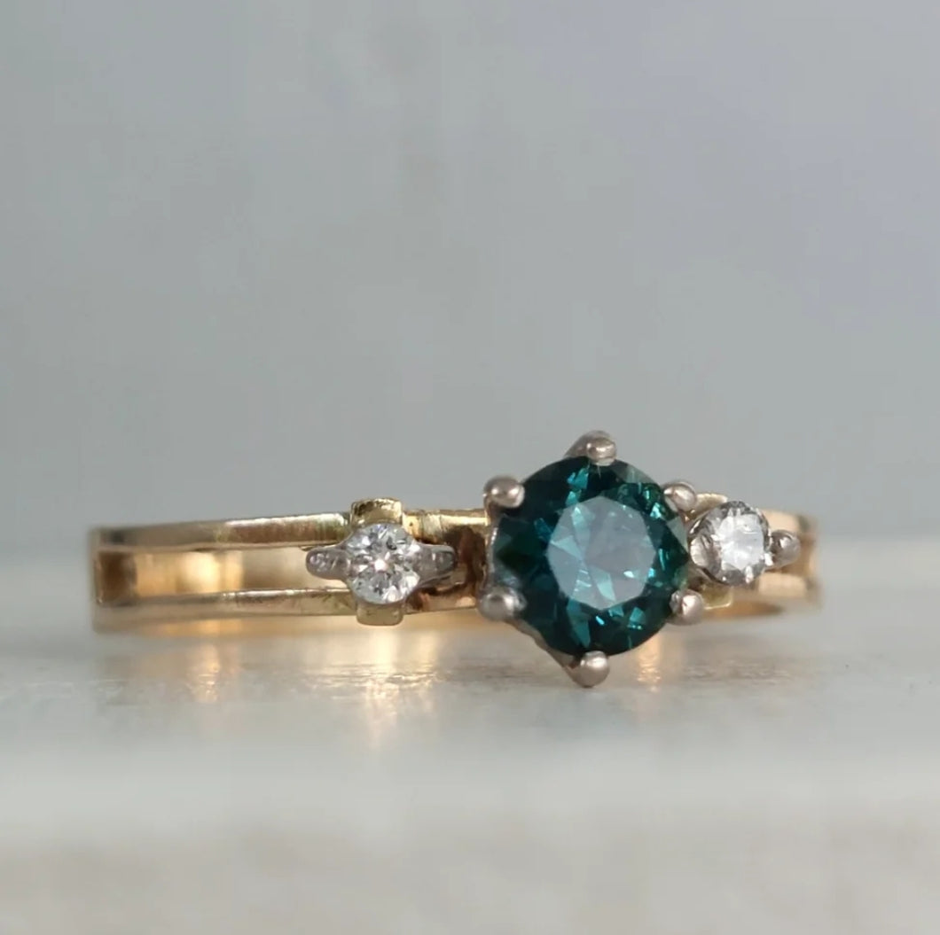 Vintage parti sapphire and diamomd 9ct gold