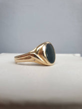 Load image into Gallery viewer, Vintage Bloodstone Signet ring 9ct
