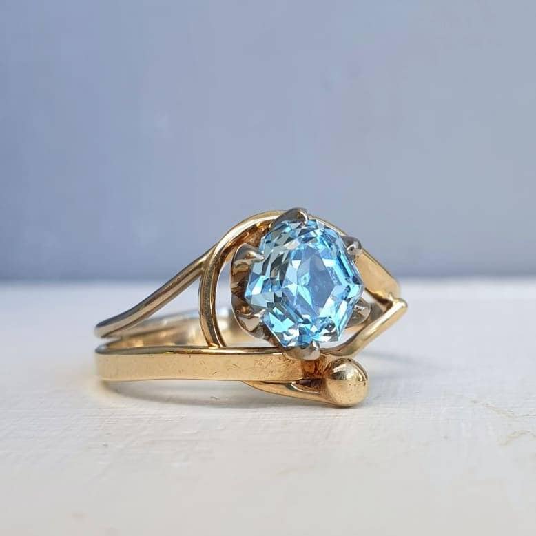 Unique Blue spinel 9ct yellow gold ring